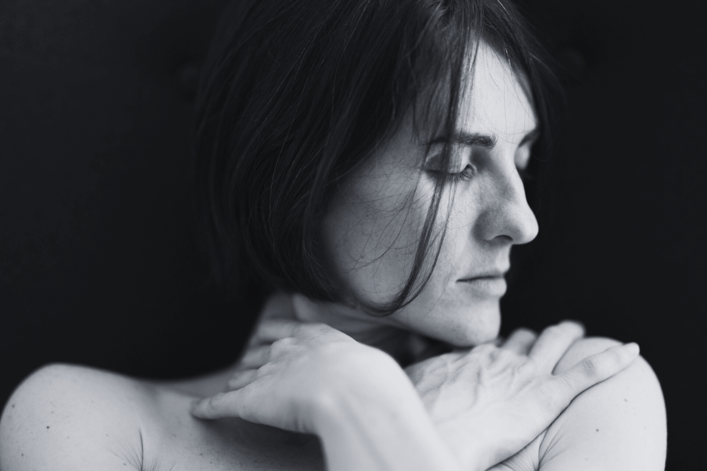 Mono picture of female model representing body anxiety